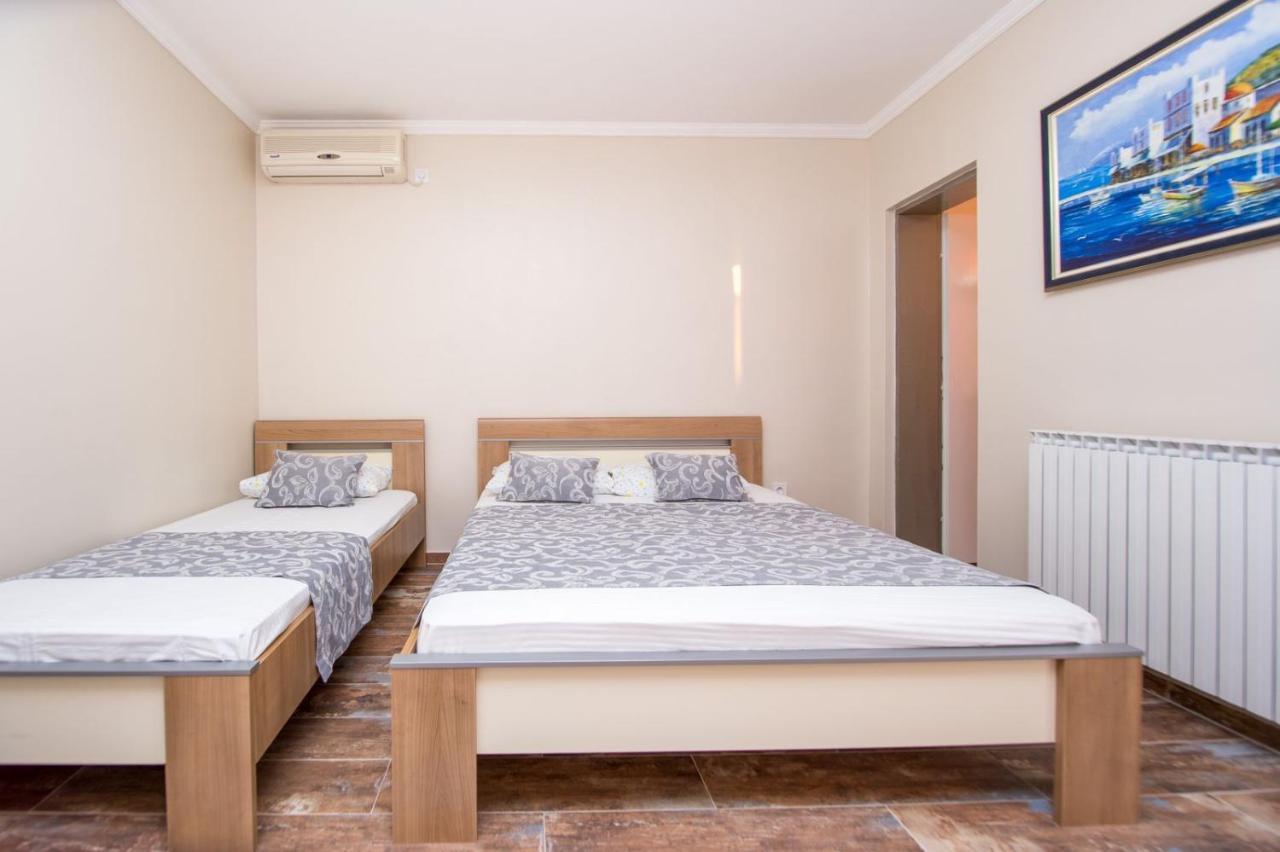 Acika Apartments Rafailovici Exterior photo