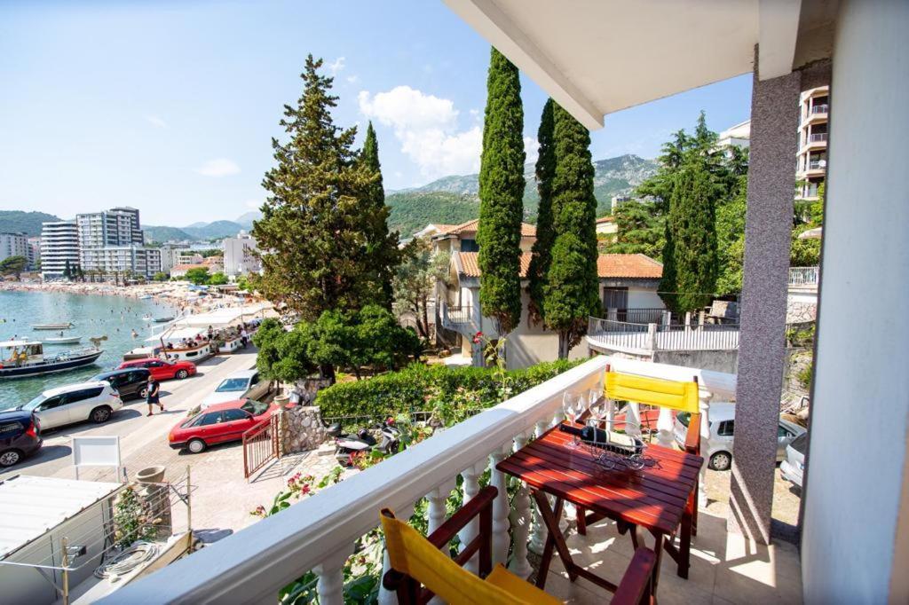 Acika Apartments Rafailovici Exterior photo